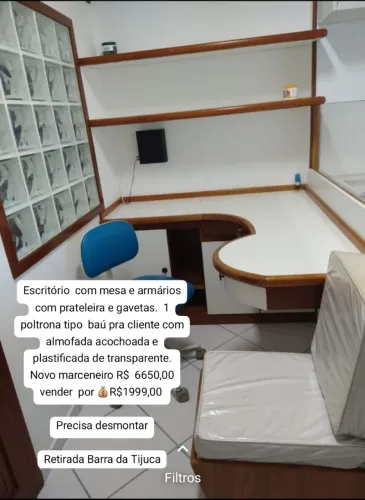 Consultório completo com mesa, armários e etc