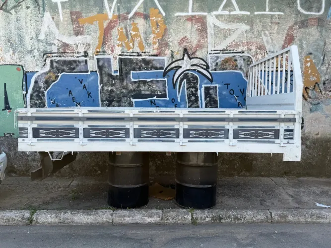 CARROCERIA DE FERRO COM MADEIRA  PARA HR 