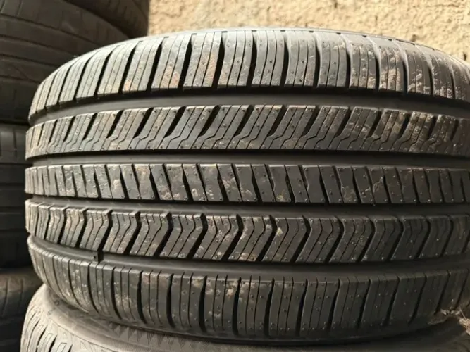 Pneu 275/40/20Yokohama 98 % vida útil