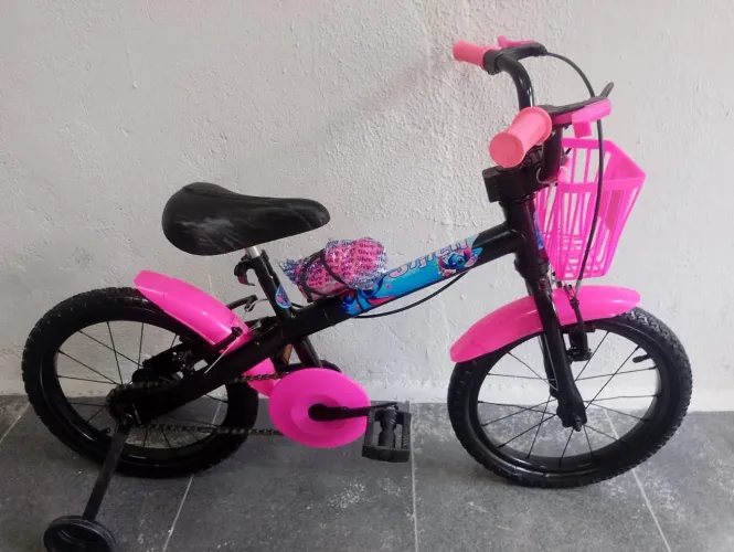 Vendo bicicleta aro 16 feminina da Lilo Stich usada em excelente estado