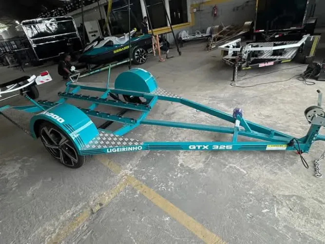 CARRETINHA JET SKI GALVANIZADA A FOGO REBAIXADA.