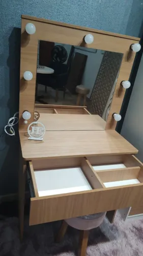 Camarim amadeirado já com lampadas e banqueta em mdf