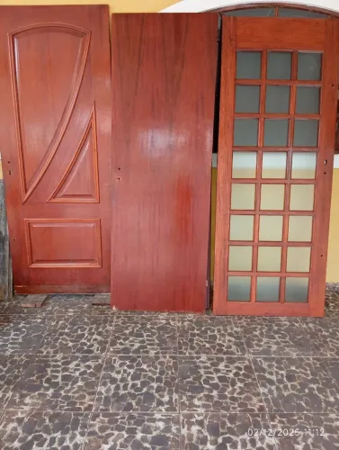 Porta de madeira trabalhada 