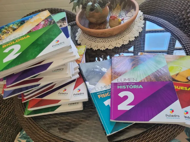 Livros Didáticos - Poliedro 