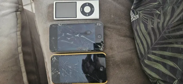 iPod Touch 5ª geração (2x) com tela quebrada