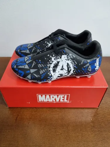 Chuteira Campo Disney Marvel Vingadores Unissex - Número 40 - Nova
