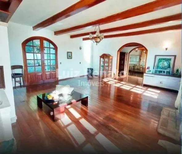 Casa com 4 Quartos e 6 banheiros para Alugar, no Belvedere