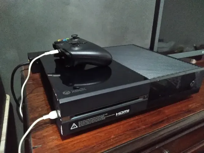 Xbox one fat  500g com 1 controle e 17 jogos retirar em Niterói, Icaraí. 