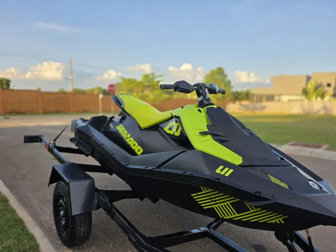 Jet ski spark trixx 2023
