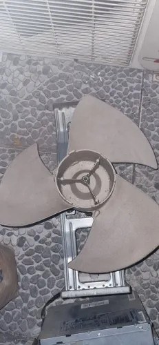Hélice com motor ventilador da condensadora Ar Condicionado split Samsung 