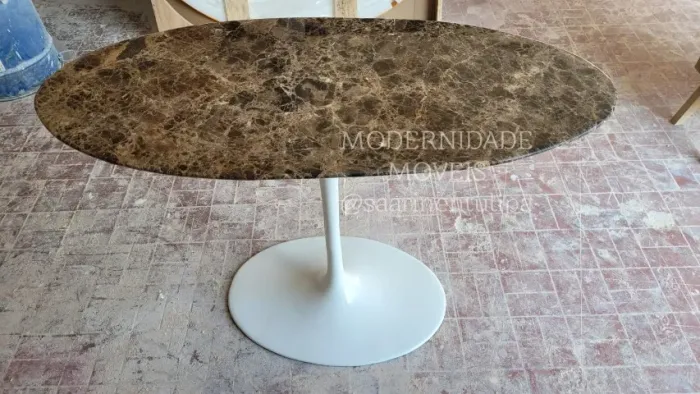 fabricamos mesa saarinen tulipa com tampo redondo 120cm marrom imperial