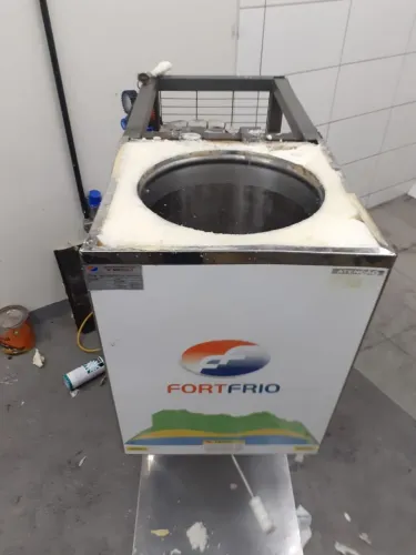 Manutenção em produtora de sorvete