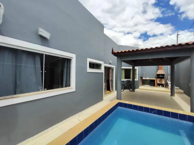 Casa no Parque Massangano com piscina, 3 quartos (sendo 1 suíte) e espaço ideal para ponto
