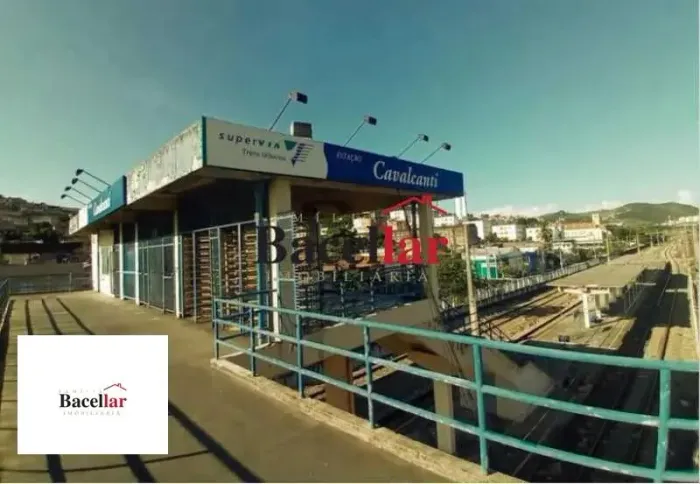 Casa de rua : Linear / Residencial / Cavalcanti / Casa Comercial / Terreno