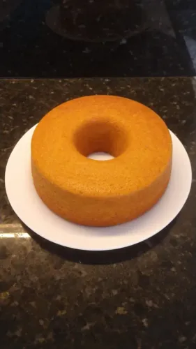 Vende bolos feitos na hora com aproximadamente 1,2kg