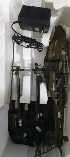 Helicóptero de Controle Remoto Commander - Completo e Pouco Usado