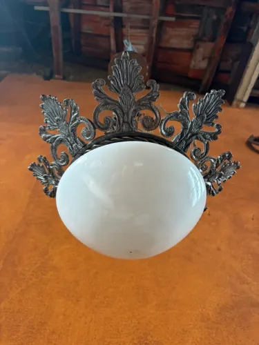 Lustre com globo de opalina