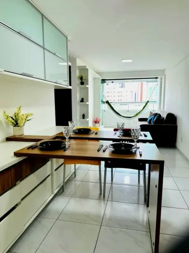 Apartamento mobiliado para aluguel, 02 quartos, varanda, lazer em Tambaú