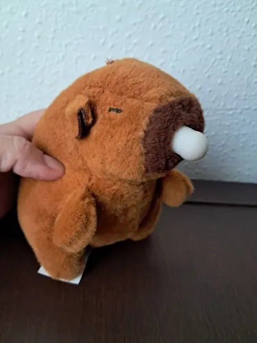 Mini pelúcia capivara chiclete de bola