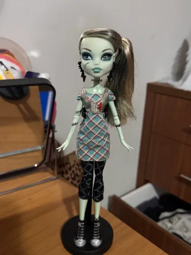 Boneca Monster High Frankie Stein versão Killer Style, Passeio no Shopping 