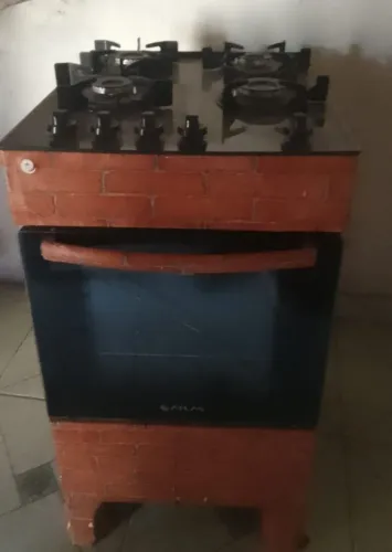Vende-se um fogão 4 bocas