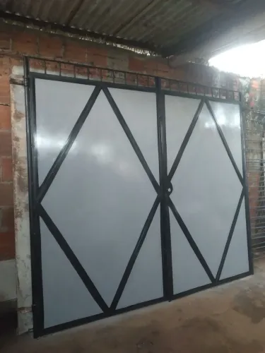 Vende se um portao de 2 banda no precinho interessado é só fala 