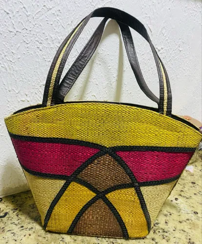 Bolsa Palha Praia com motivos geométricos 