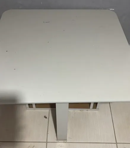 Mesa com as 4 cadeiras