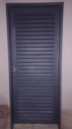 PORTA DE FERRO 2.05X80 CHAPA 18