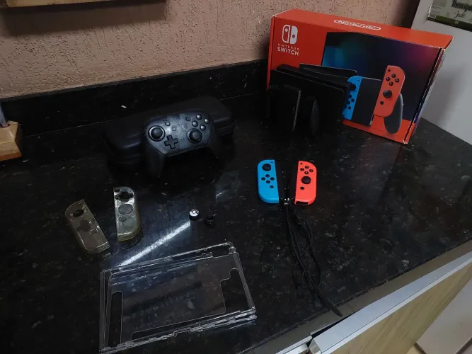 Nintendo Switch V2 32GB + SD 128GB SanDisk + Controle Pro + Linyuvo + Caixa Original