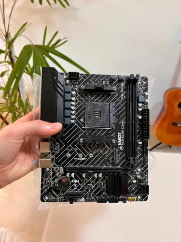 Placa mãe A520m AM4 - Em bom estado, sem espelho