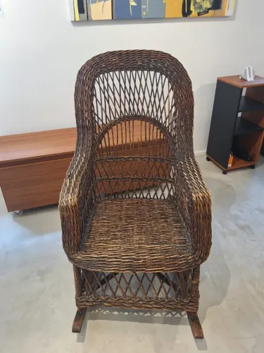 Cadeira de balanço RARA de vime rattan vitoriana encosto- Início SÉC. XX