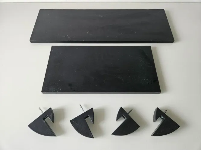 Vende-se 4 Prateleiras Pretas