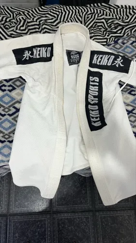 Kimono completo de jiu-jítsu usando apenas 3 vezes NOVO 