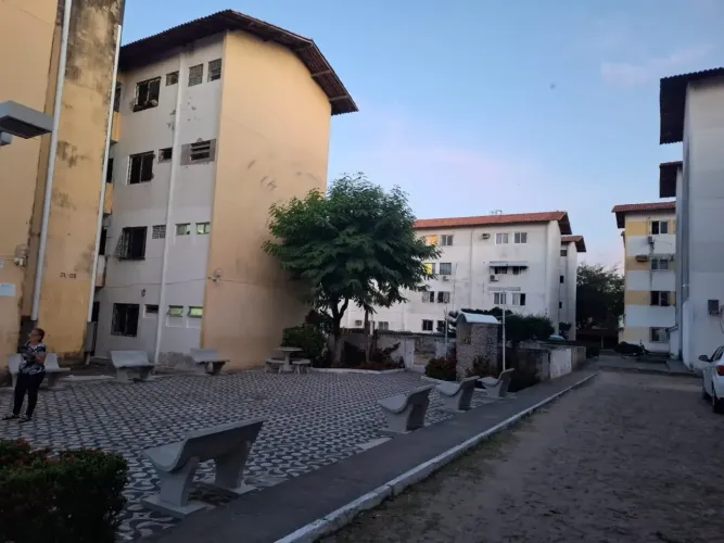 Apartamento Térreo para venda com 2 quartos em Bonsucesso - Fortaleza - CE