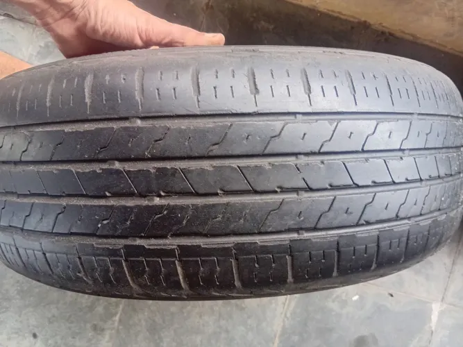 Pneu aro 16/215/65