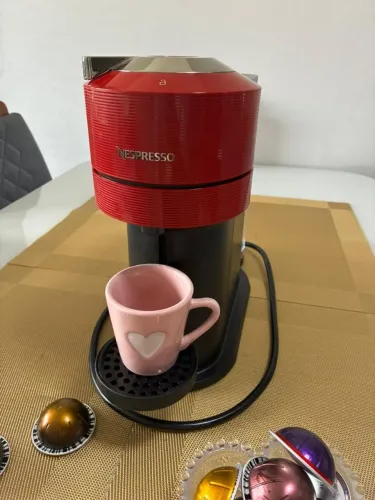 Cafeteira Automática Nespresso Vertuo Next Vermelho Cereja