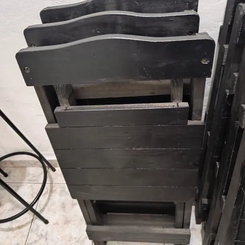 Mesas e cadeiras para comércio.