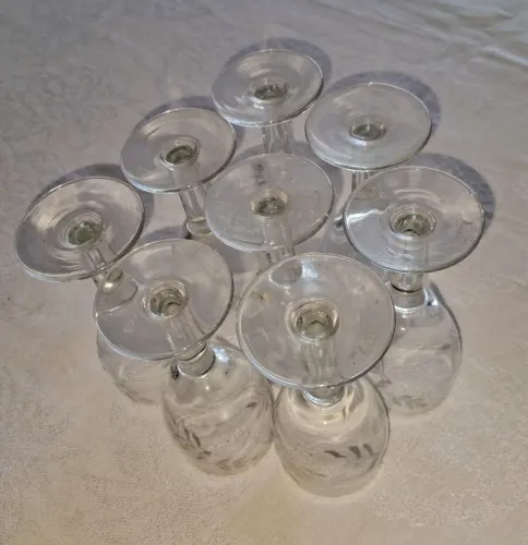 8 taças de licor em cristal altura 11 cm diametro 5 cm - LINDAS E DELICADAS