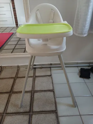 Vendo cadeira infantil pra comer