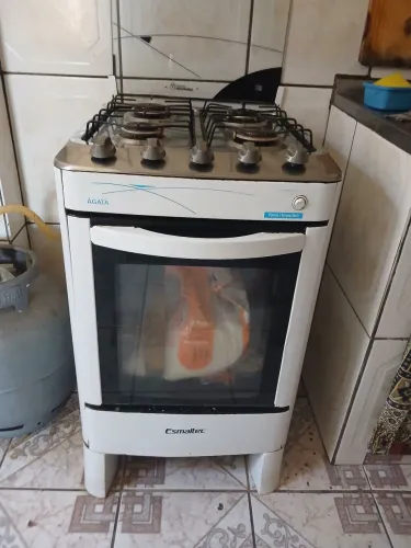 Usado ficiona 3 bocas só a outra ta com defeito  mais fuciona perfeitamente 