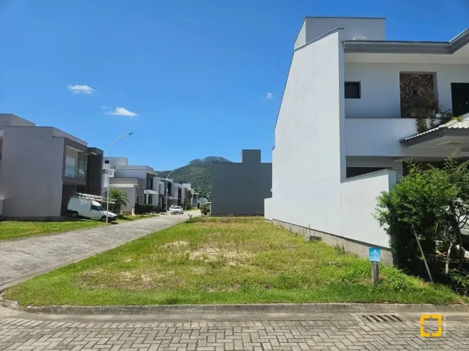 Terreno de esquina em condomínio Fechado, bairro Beira Rio (Delta Ville) na Cidade de Bigu