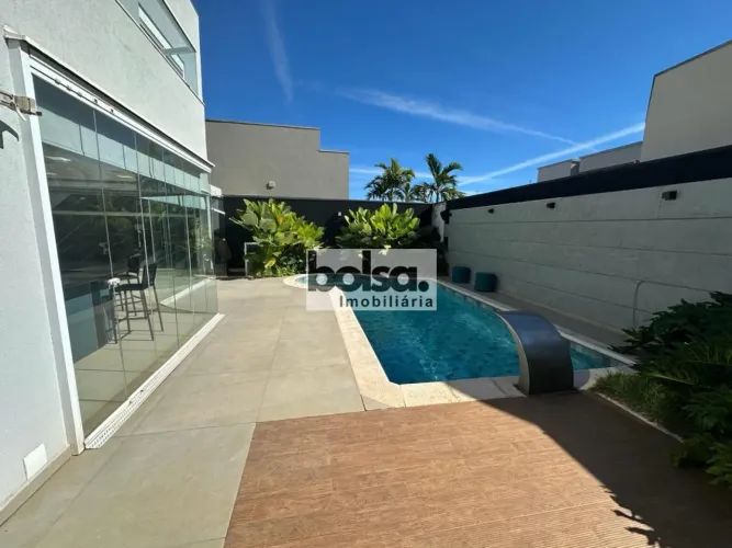 CASA EM CONDOMINÍO, para venda com 450 m² de construção, 4 suítes, VILLAGGIO 3, Bauru - SP
