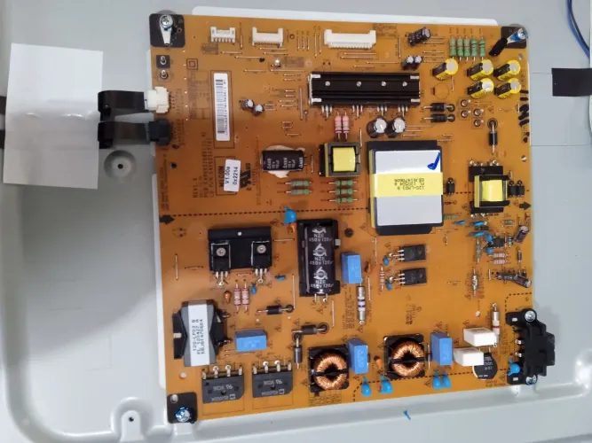 Placa fonte tv LG modelo 47LS5700 usada funcionando perfeitamente