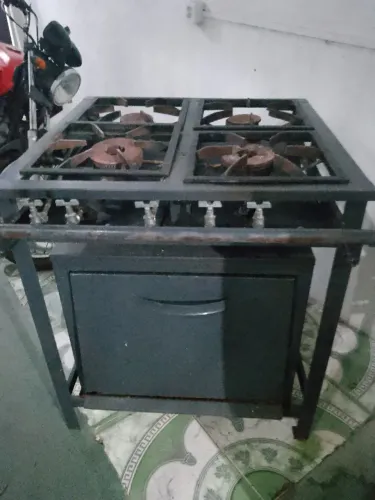 FOGÃO INDUSTRIAL QUATRO BOCA COM FORNO