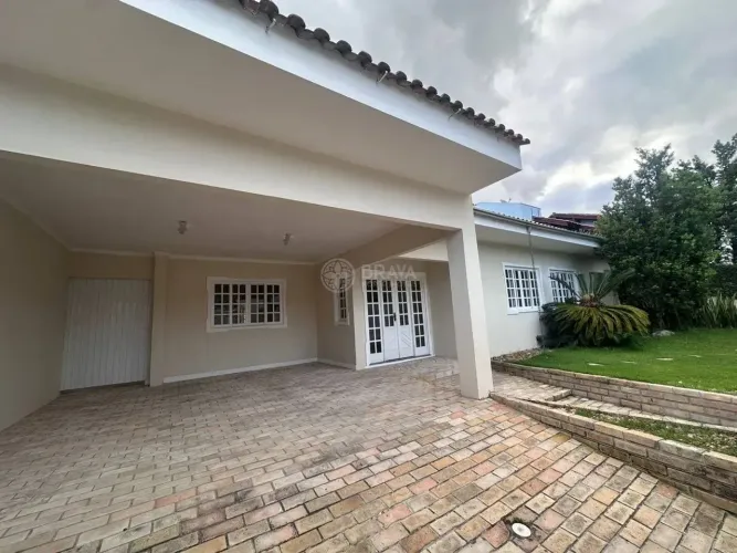 Imóvel para aluguel possui 350 metros quadrados com 6 quartos em Dom Bosco - Itajaí - SC