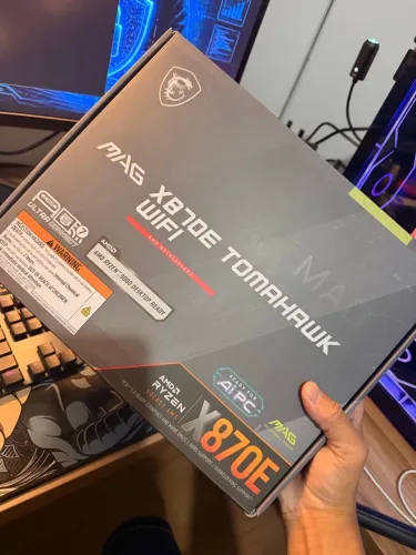 PLACA-MÃE MSI MAG X870E TOMAHAWK WIFI - AM5 1 MÊS DE USO