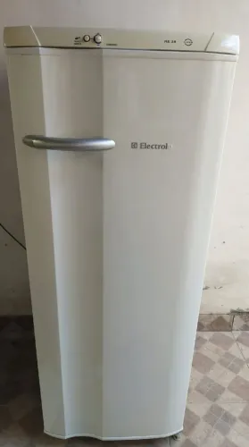 Geladeira Electrolux RE 28 Entrego 