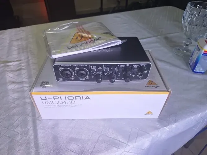Interface de áudio Behringer UMC204HD