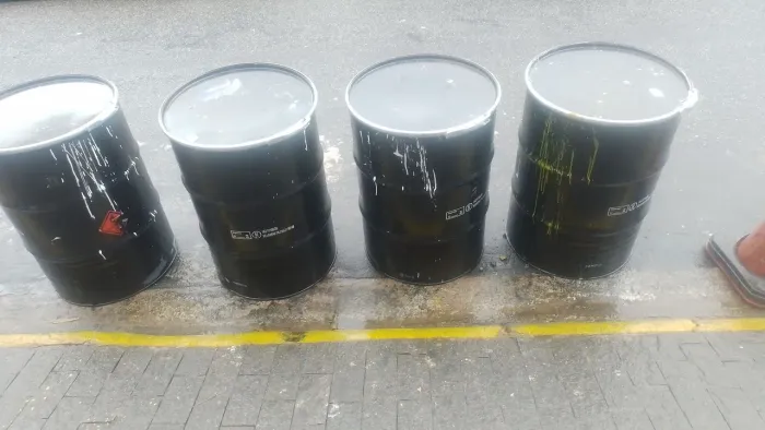 Tambor  200 litros  abertoj com aro não  amasado 